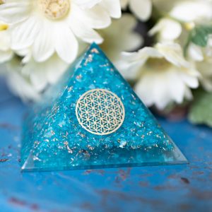 Orgonite Piramide Blauwe Topaas - Flower of Life - (70 mm)