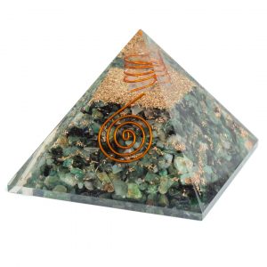 Orgonite Piramide Smaragd met Bergkristal Punt (70 mm)